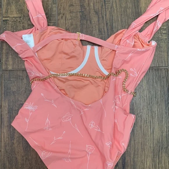 WeWoreWhatDanielle One Piece vintage line floral